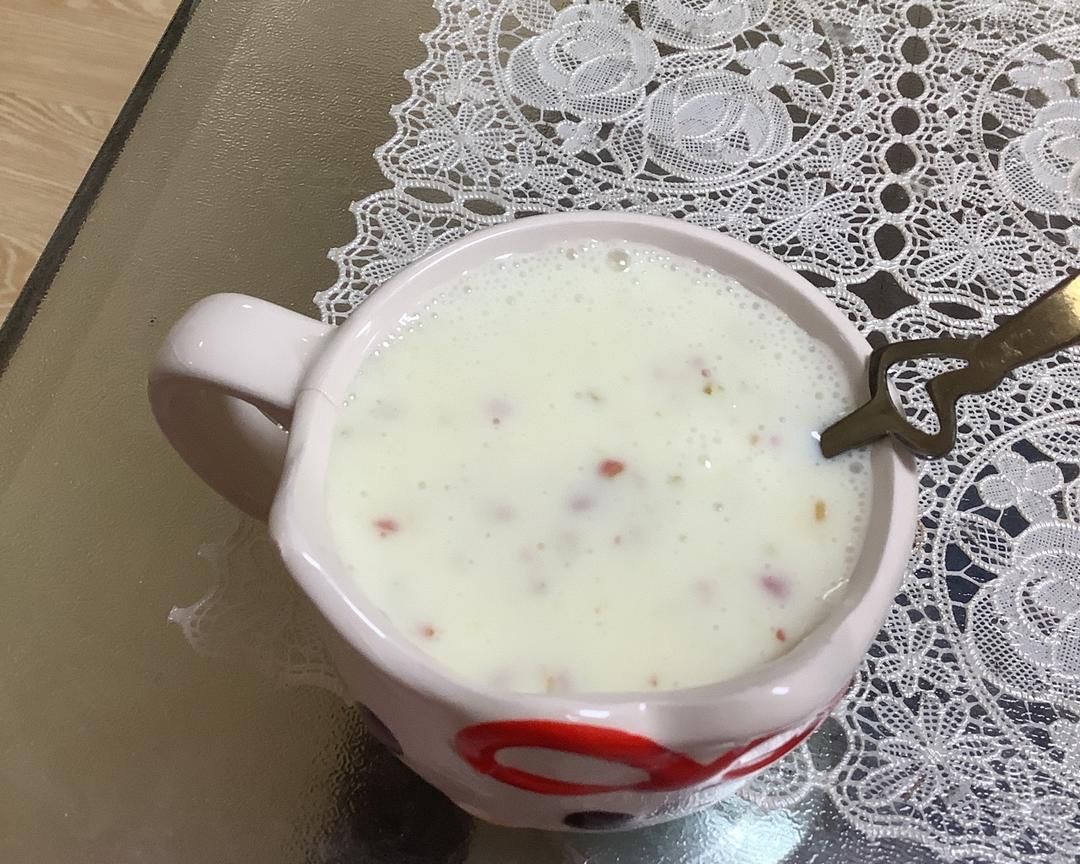 苹果奶昔   美味，减肥，美容三大特效！