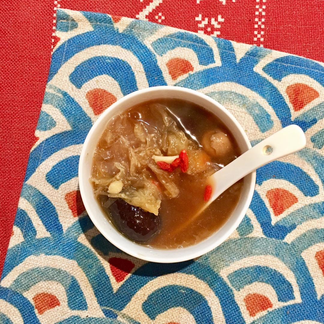 红枣银耳莲子羹