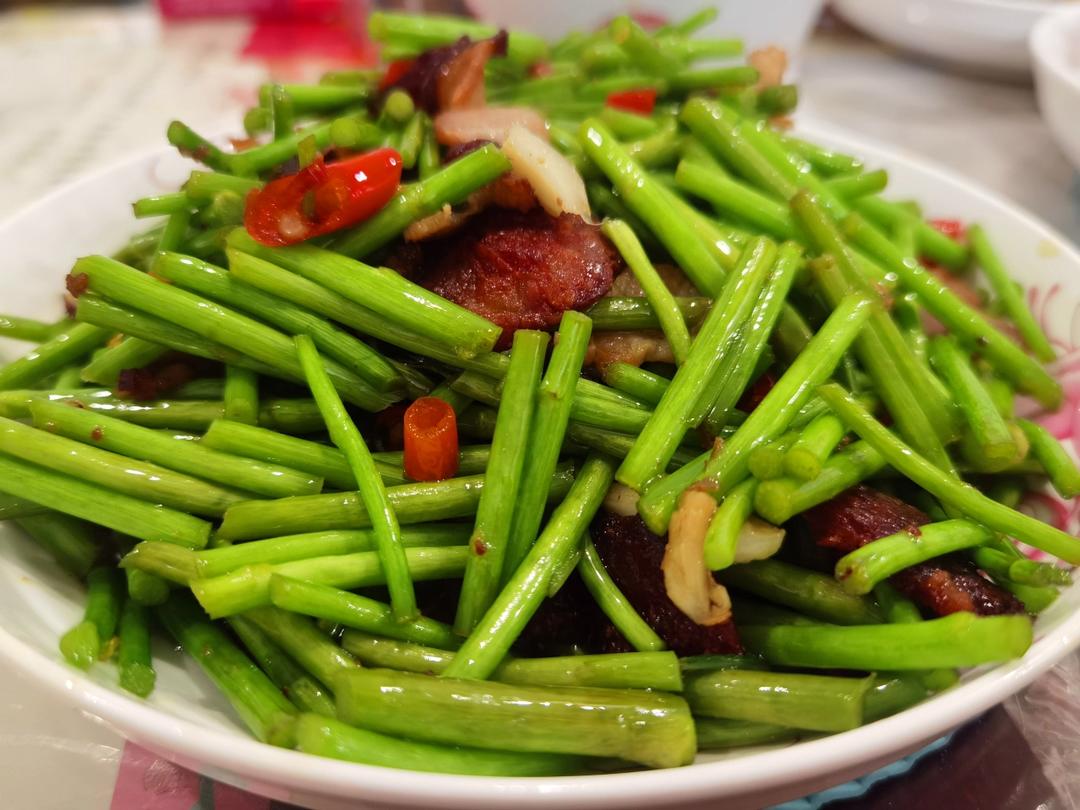 篱蒿炒腊肉