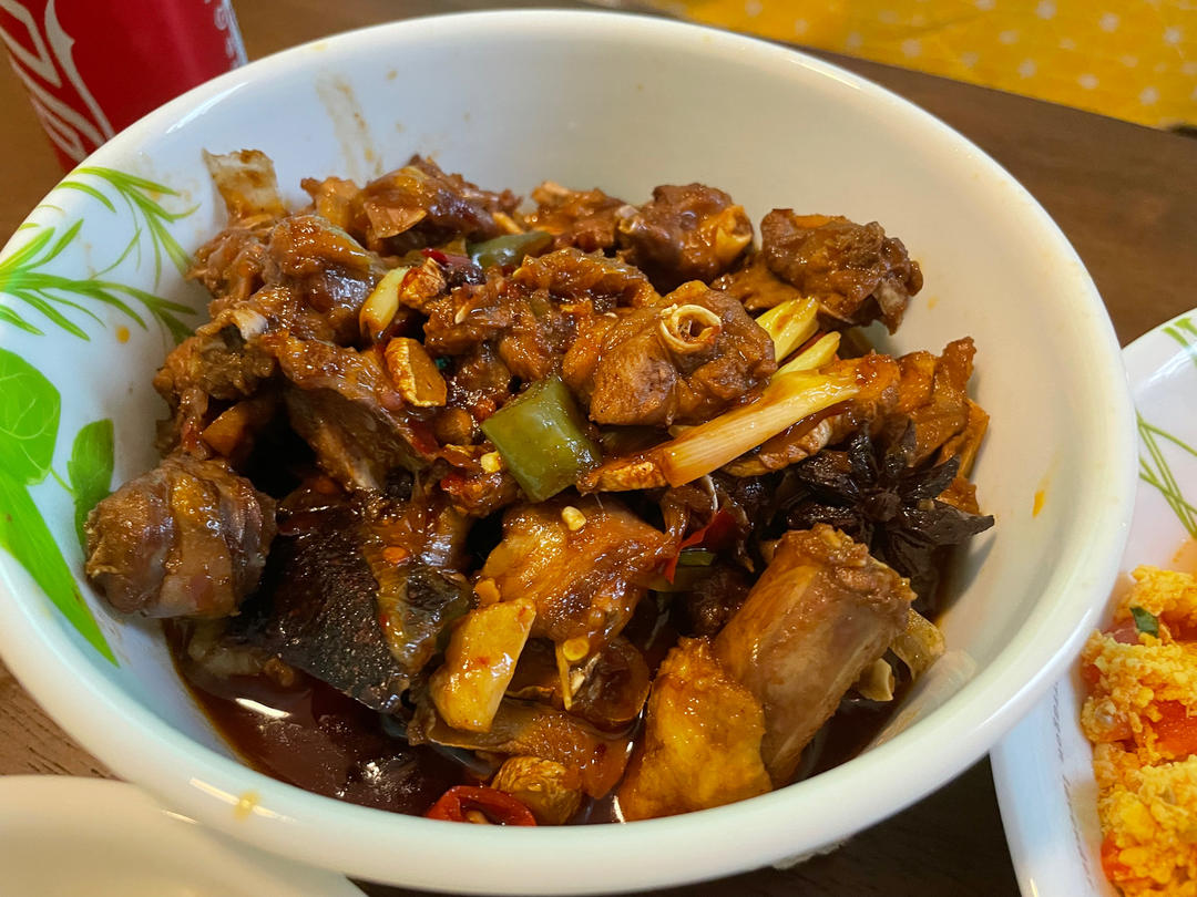 传统正宗的啤酒鸭配方和做法，鲜嫩香浓，只需炒千万不要焯水
