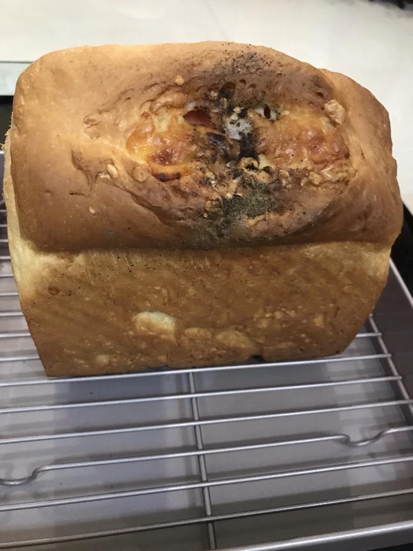 萨拉米肠芝士吐司