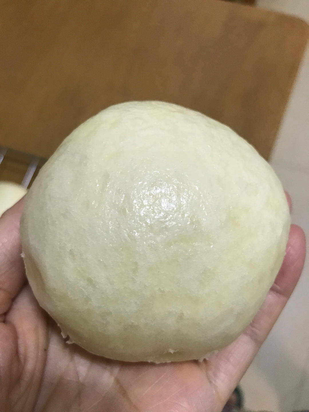 像面包般柔软的奶香馒头（最简单的揉面做法)