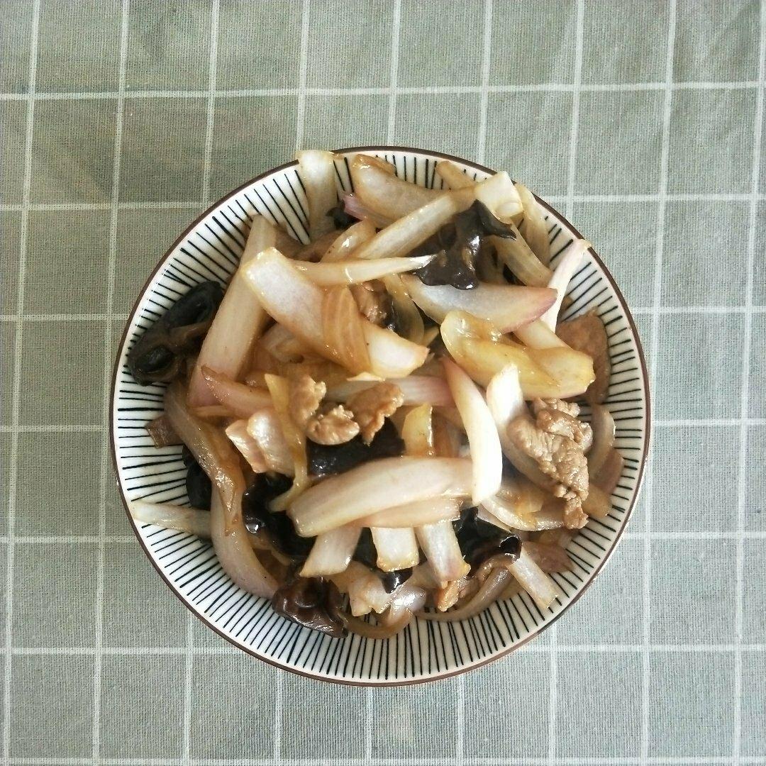 洋葱炒木耳