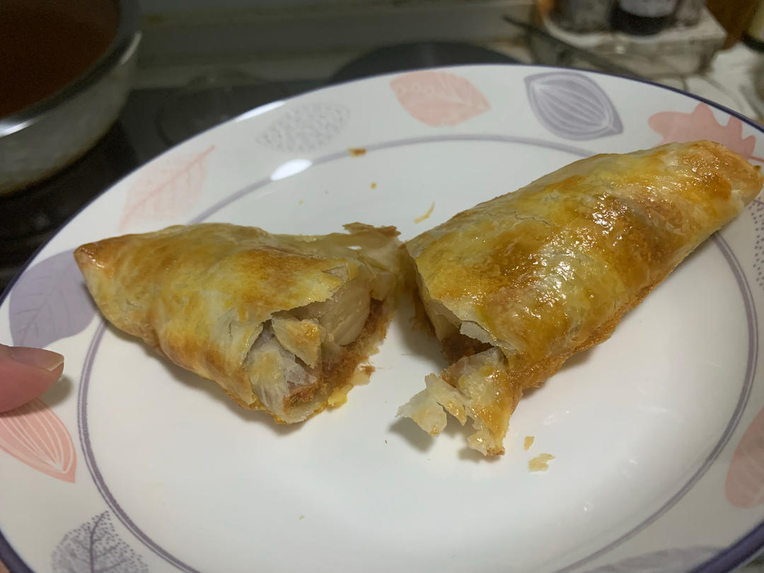 香肠酥皮卷：手抓饼皮还能这样吃，不用和面快速搞定早餐