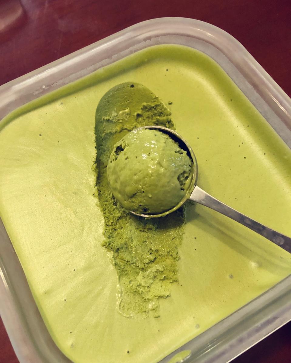 抹茶白巧冰淇淋