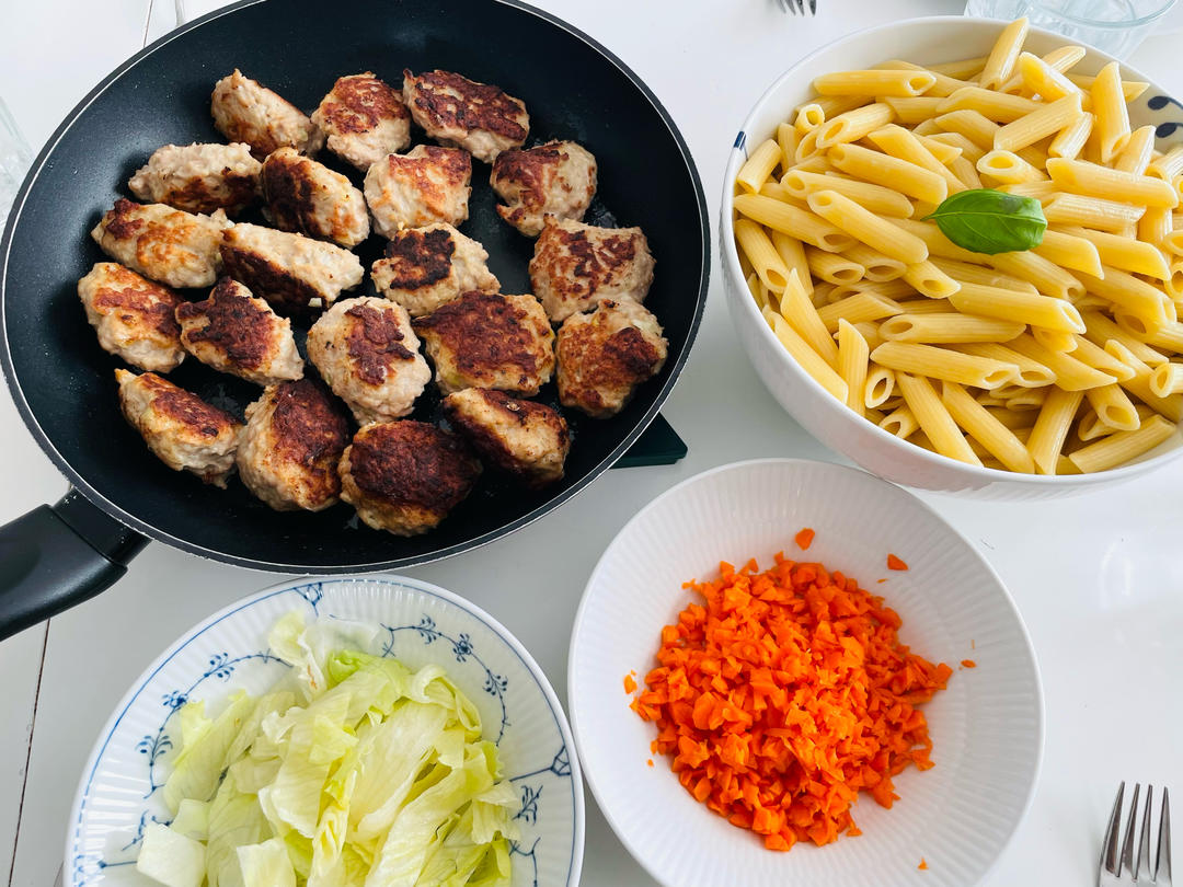丹麦传统美食：黄油煎肉丸子 - frikadeller