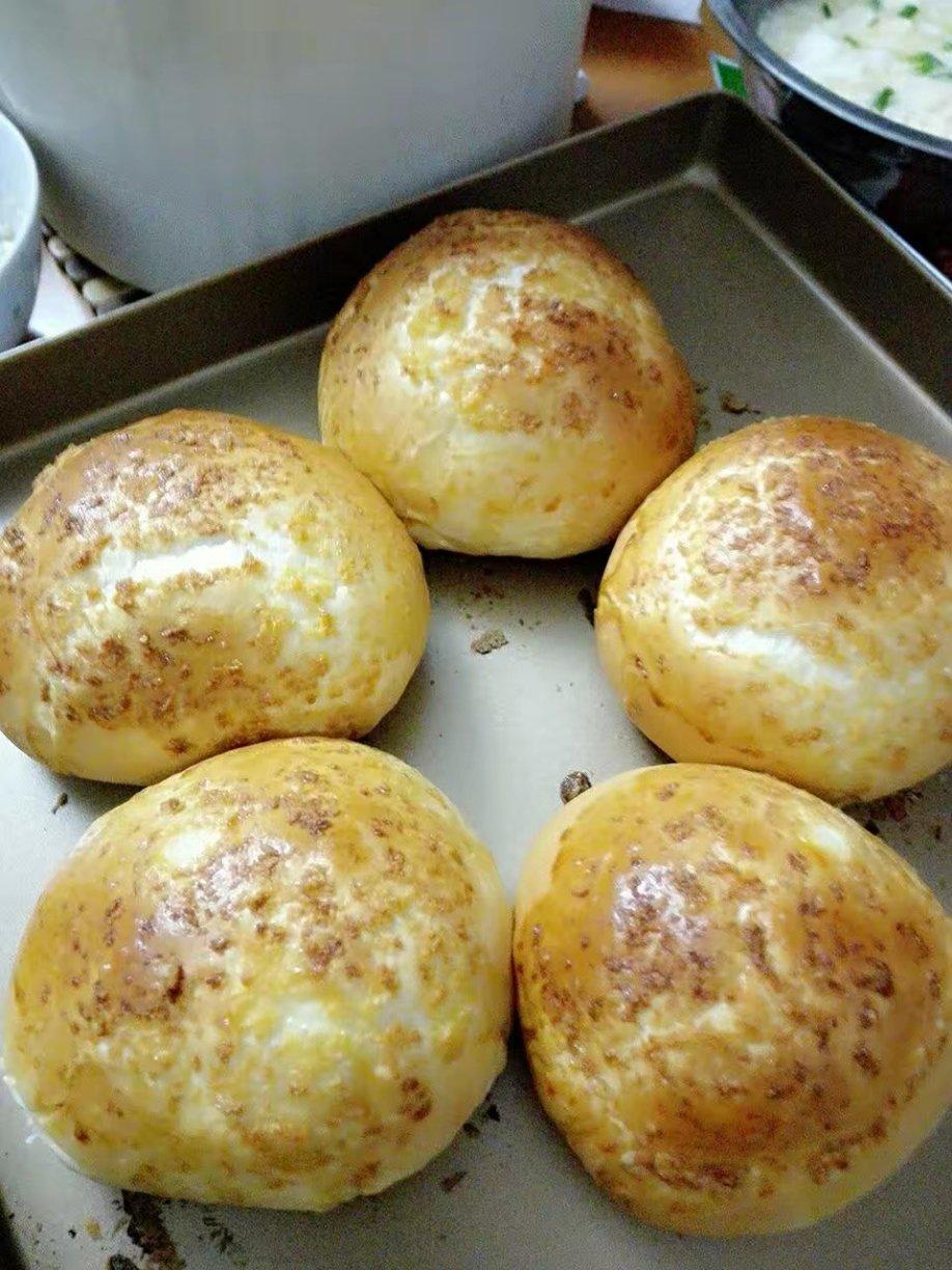 软乎乎的奶黄小餐包