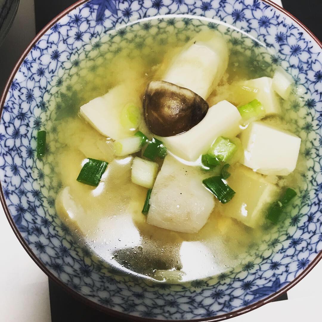豆腐裙带菜味噌汤