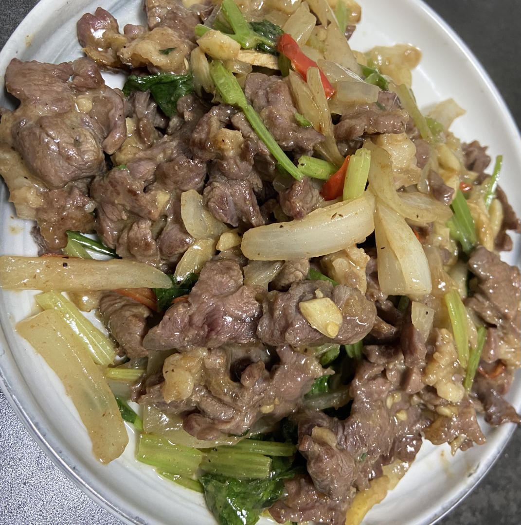 孜然洋葱炒牛肉粒
