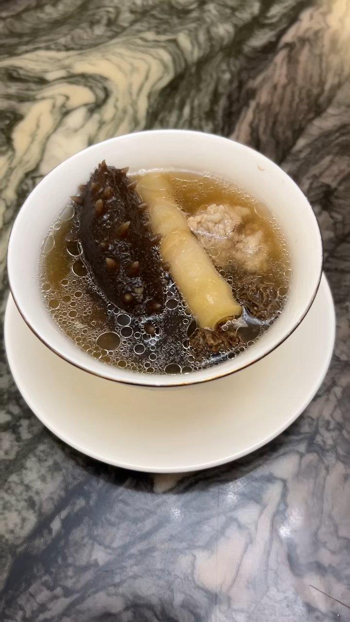 海参羊肚菌鱼胶排骨汤