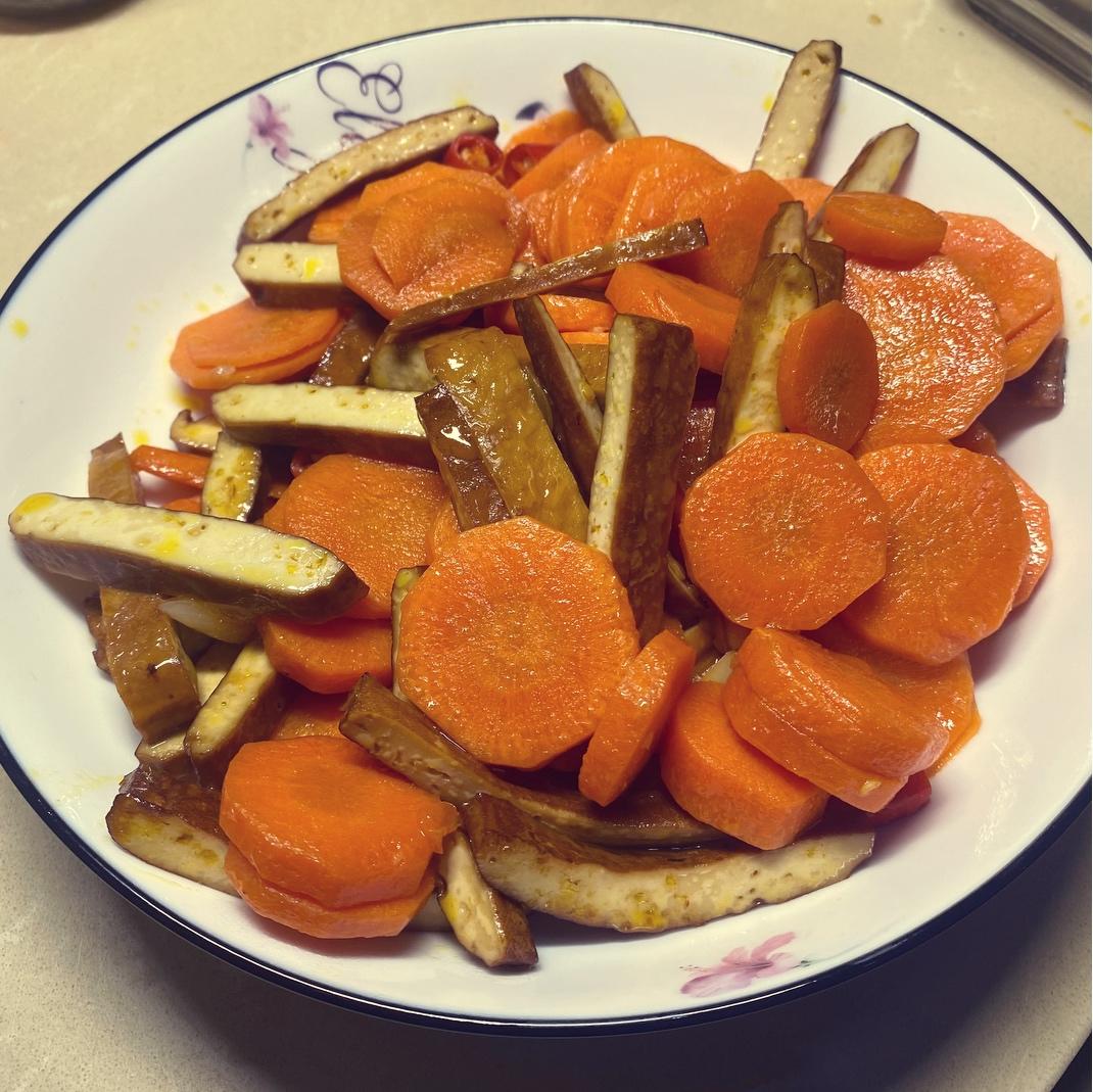 🥕极简版胡萝卜炒香干的做法