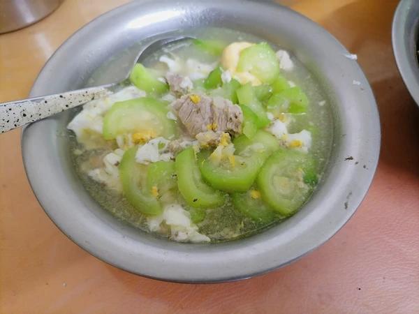 鸡蛋丝瓜肉片汤