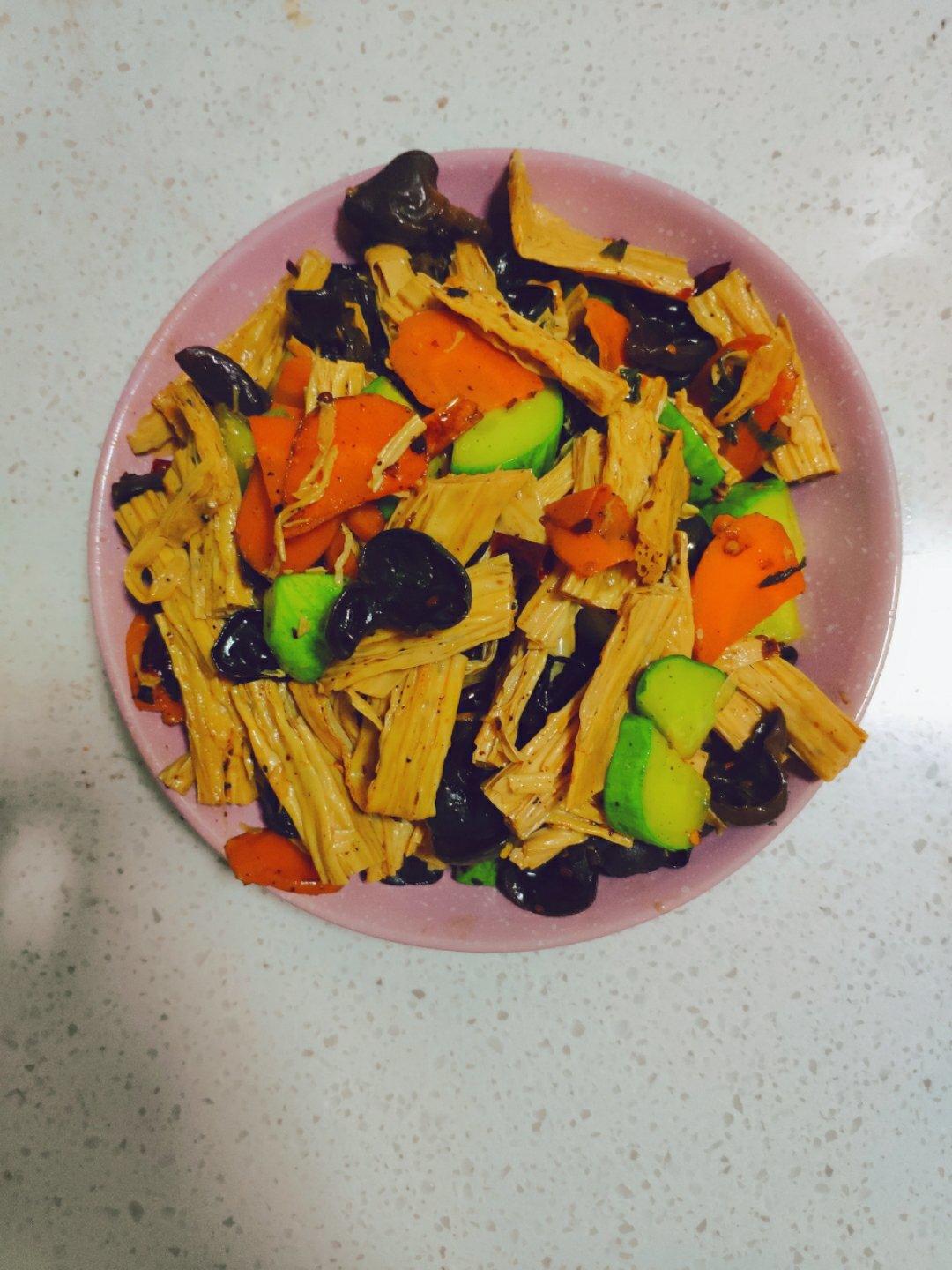 脆嫩可口，开胃下饭的素炒腐竹