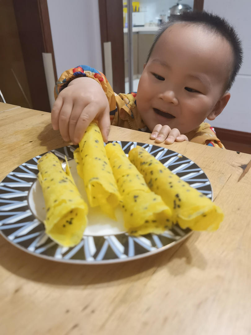 鸡蛋卷，平底锅就能做，酥到掉渣