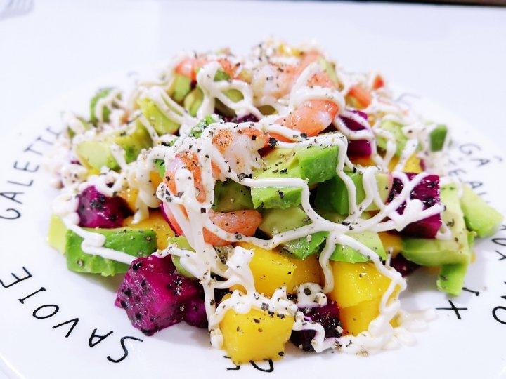 鱼子手作做的牛油果版水果沙拉