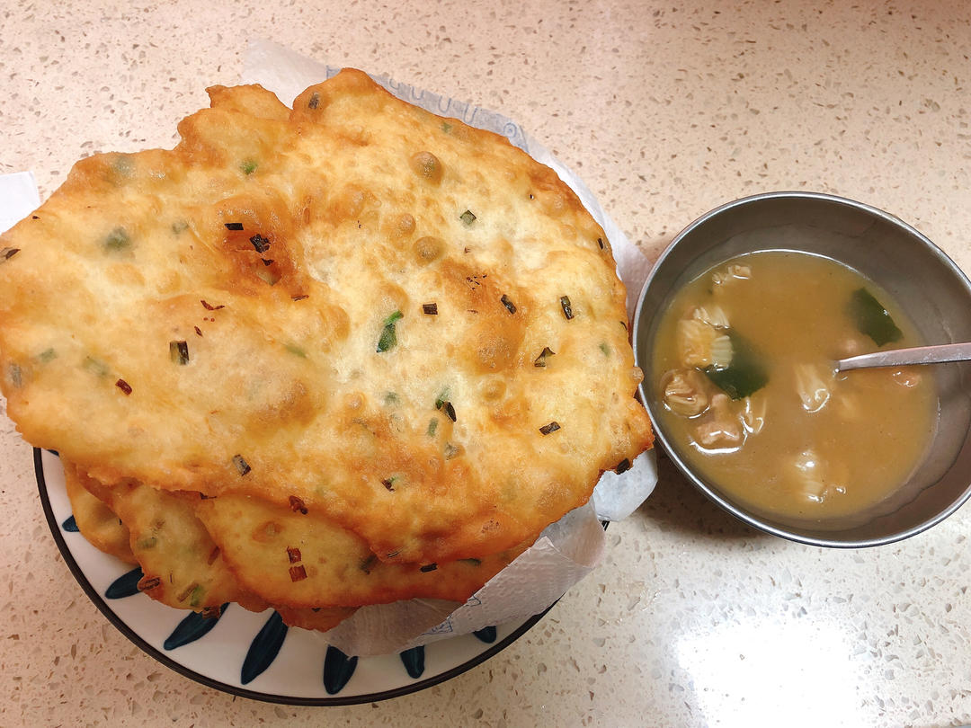 茴香葱油饼（早餐店的油炸饼）