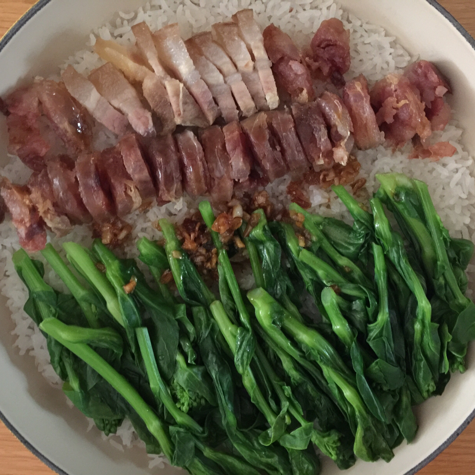 广式腊味煲仔饭