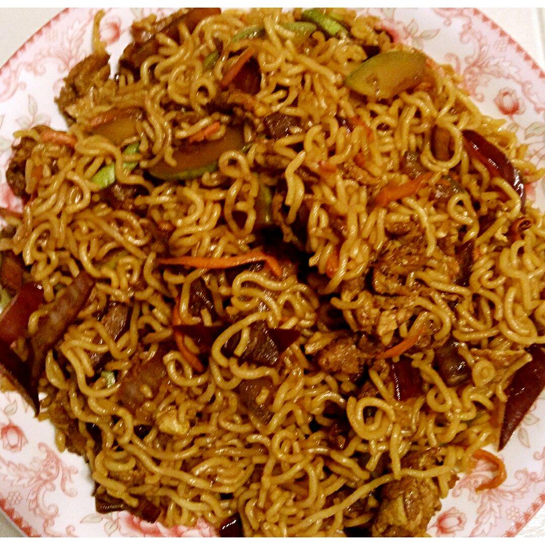 路边摊风味炒方便面