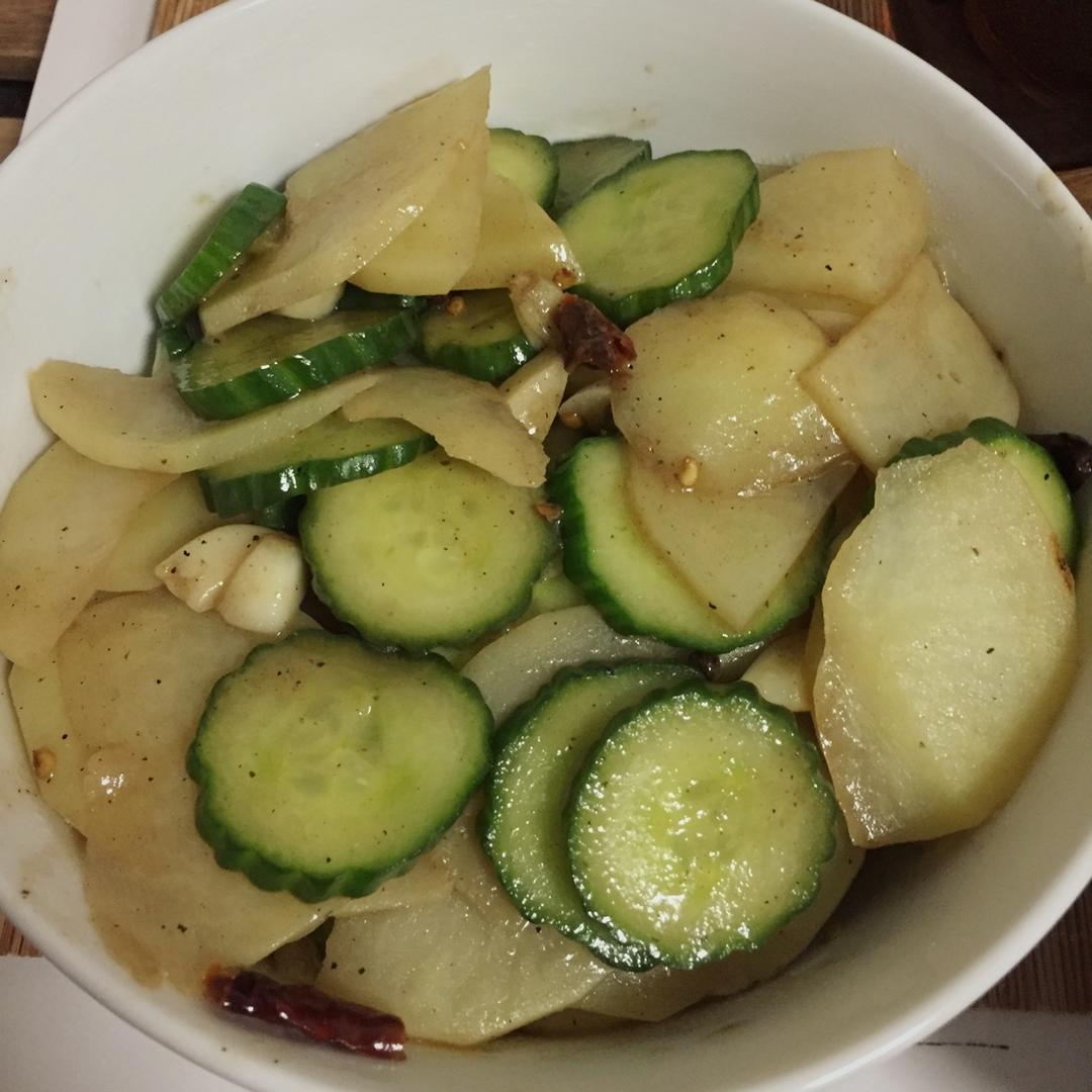 老黄瓜炒土豆片