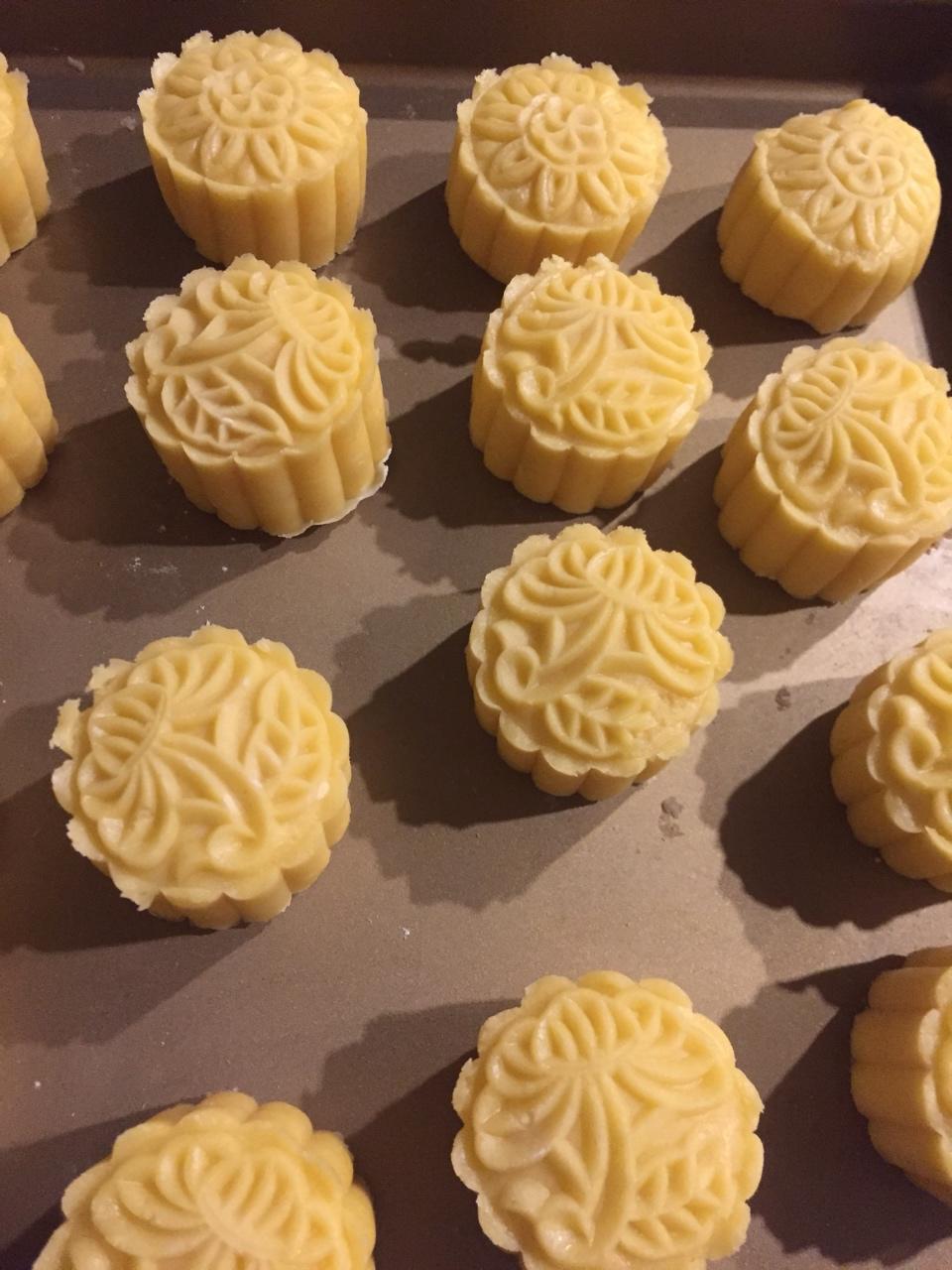 超详细图解版--流心奶黄月饼