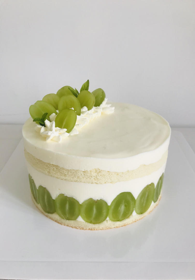芬芬q做的青柠青提慕斯蛋糕