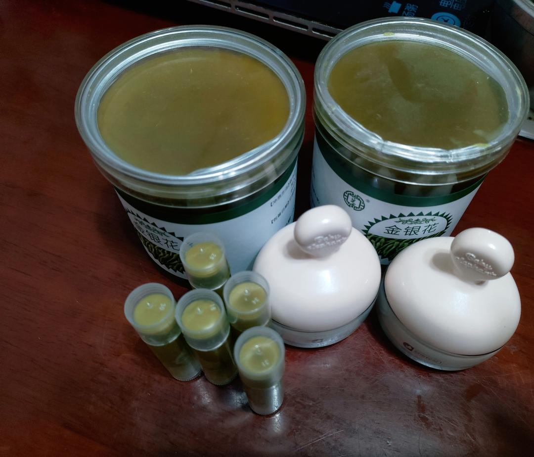 浓郁的艾草薄荷膏