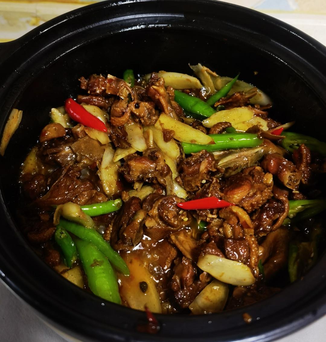 子姜焖鸭煲