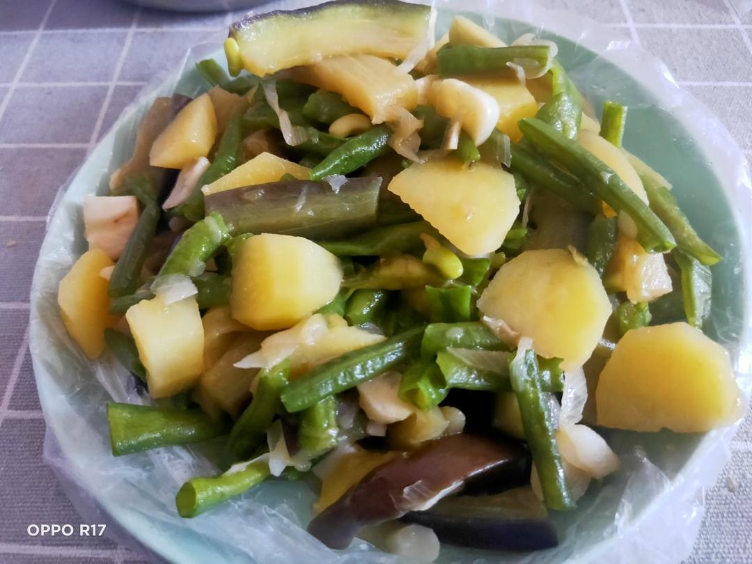 土豆茄子炖豆角
