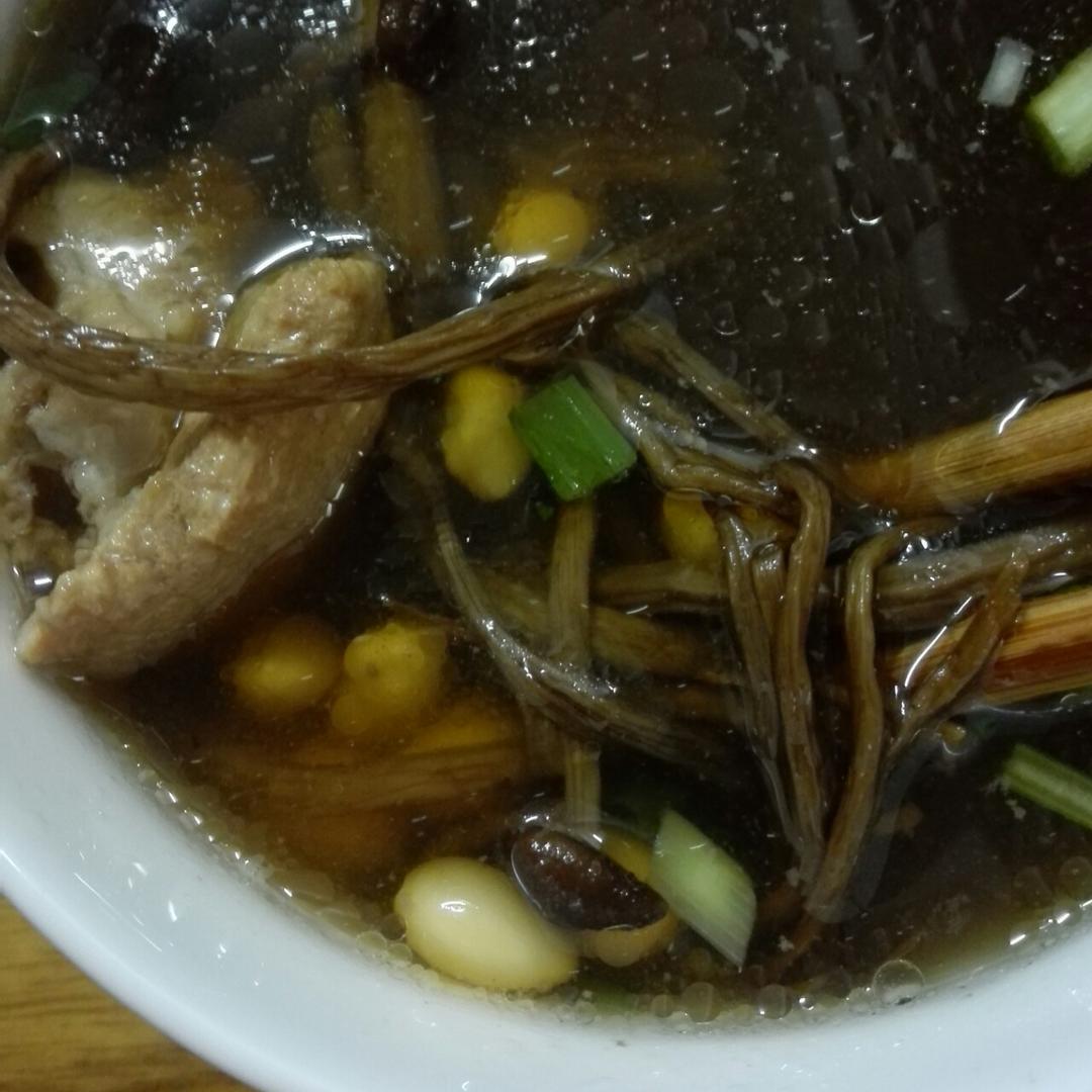 茶树菇龙骨板栗汤