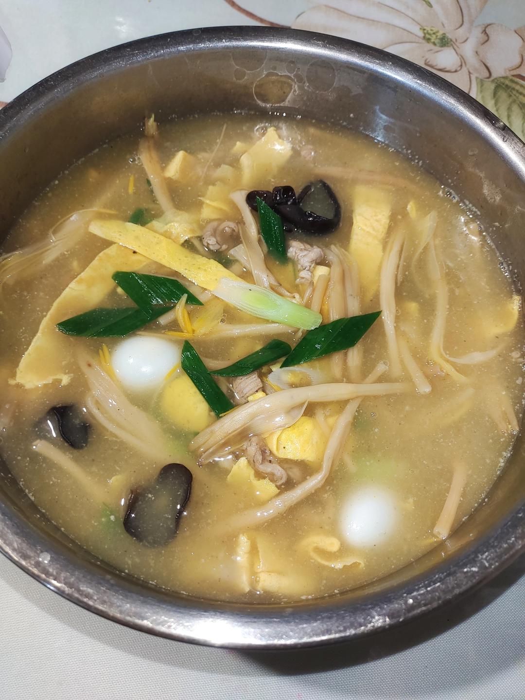 黄花菜鸡蛋瘦肉汤
