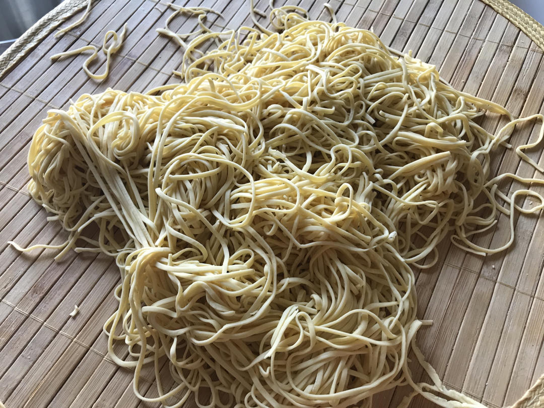 【传统手工竹升面】鸡蛋碱水面（自制面条）