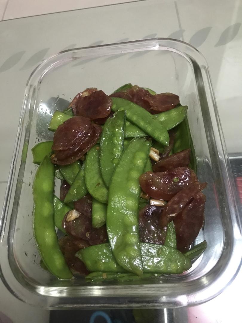 超脆爽的荷兰豆炒香肠｜太太乐鲜鸡汁食谱