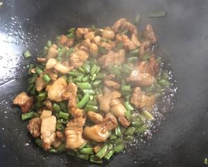 瘦肉炒豆角的做法 步骤4