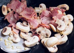 西餐大厨分享的奶油蘑菇培根意面秘方！的做法 步骤5