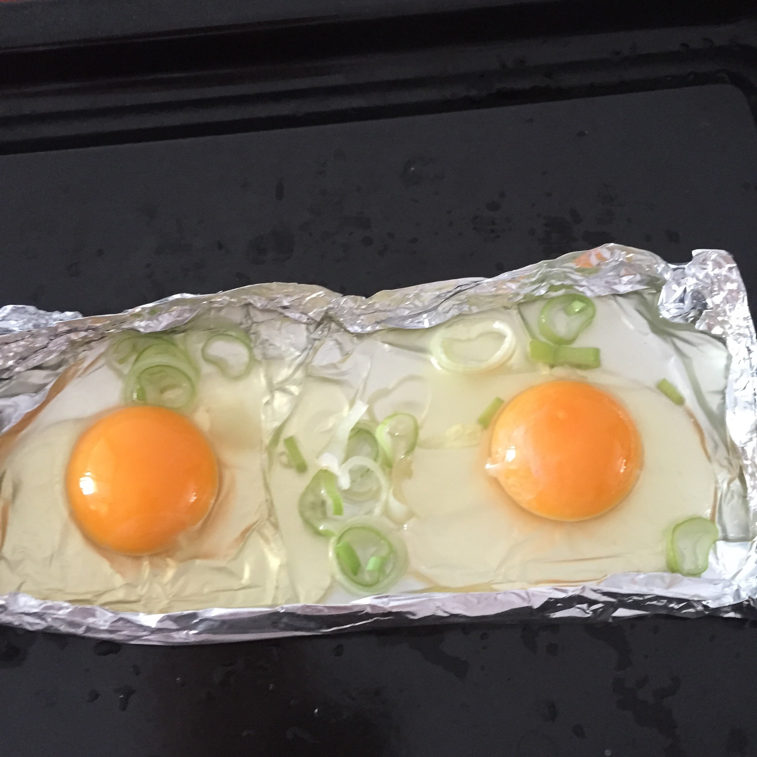 锡纸烤鸡蛋的做法 步骤2