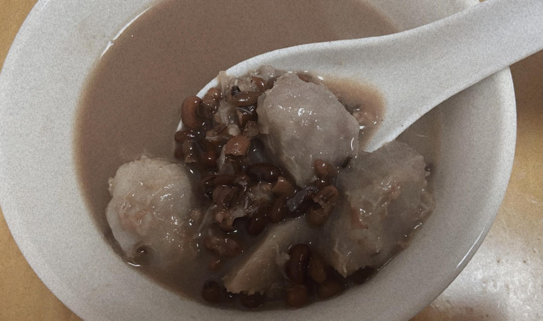 红豆芋头奶香甜汤