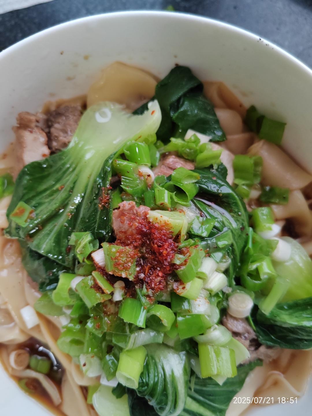 十分钟就能吃上的超简单油泼面