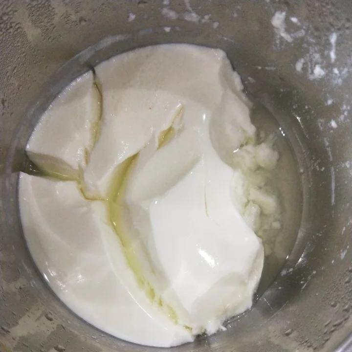 无需过滤的超厚希腊酸奶、脱脂酸奶酪（奶油奶酪的低卡替代）可抹蛋糕！