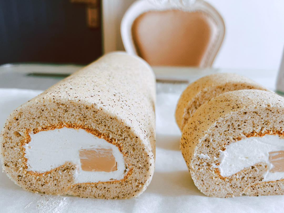 满大街都卖奶茶，红茶奶冻蛋糕卷，你试过了吗？