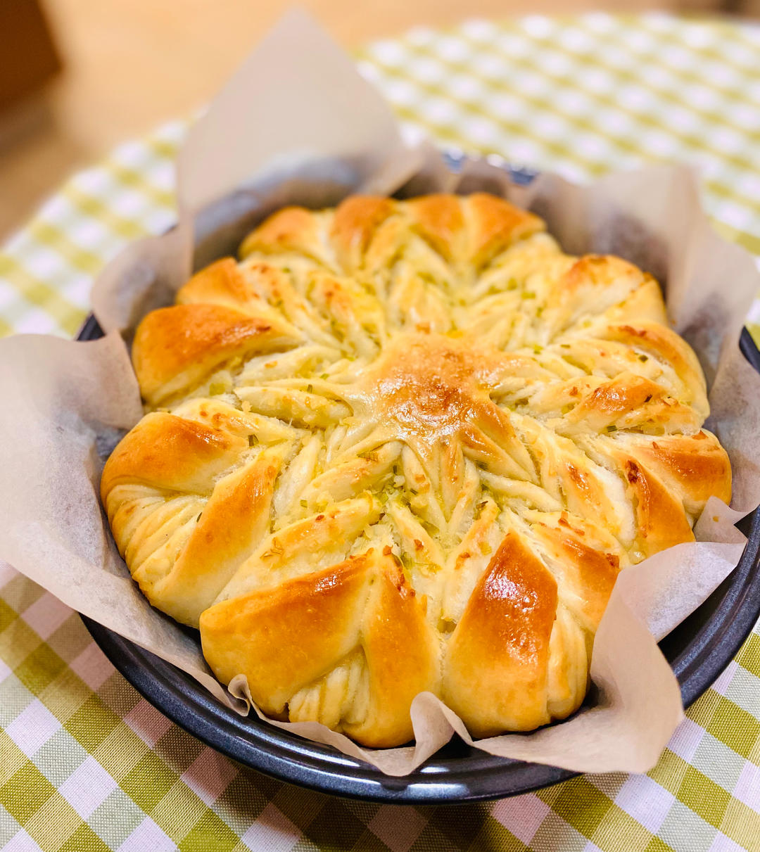 【小高姐】蒜香浓郁 造型优美 不用揉出手膜的面包