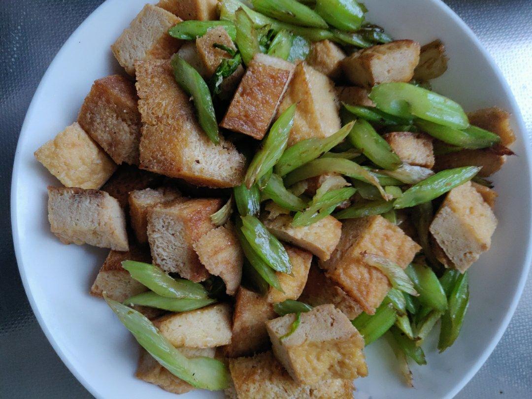 芹菜豆干小炒