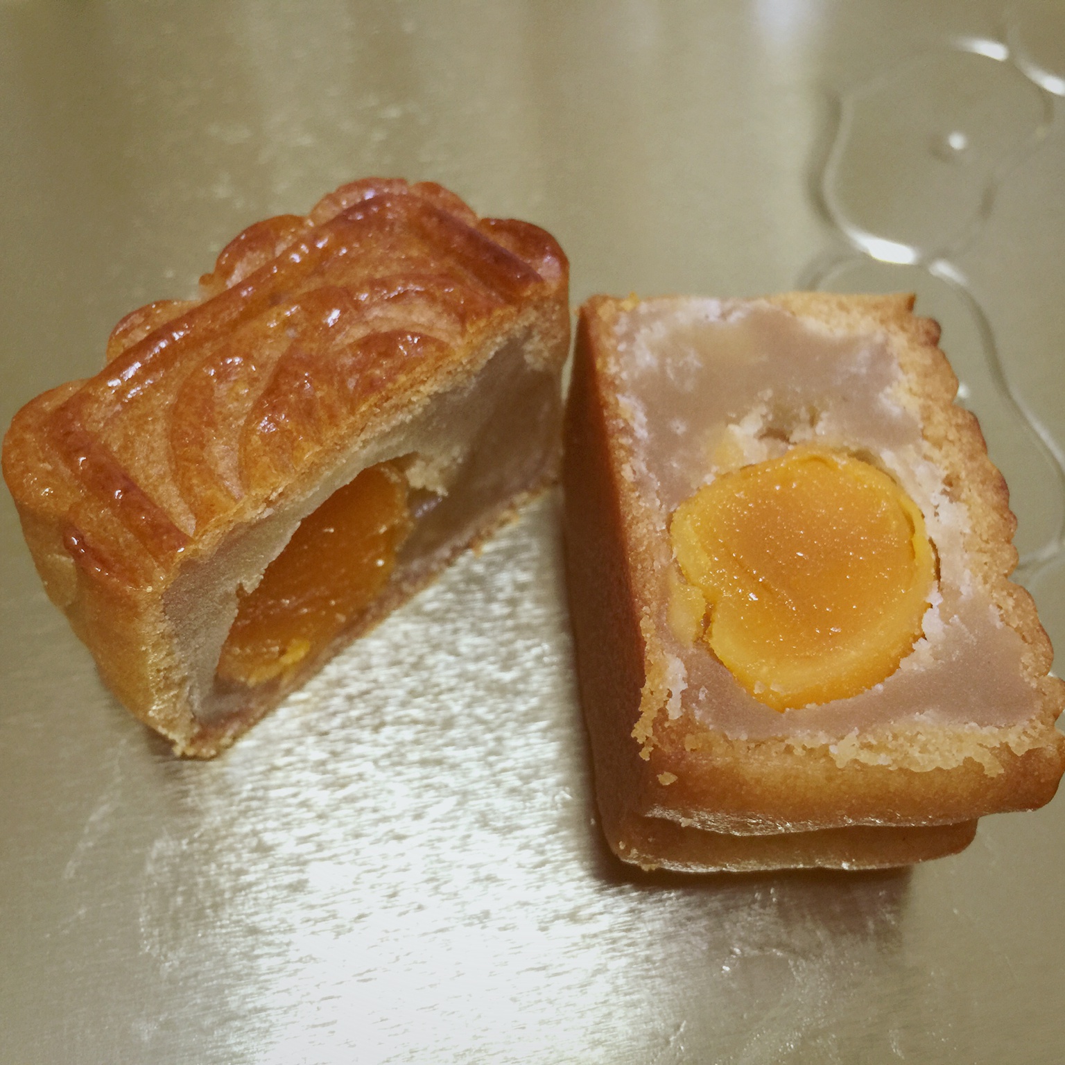 广式月饼——蛋黄莲蓉月饼