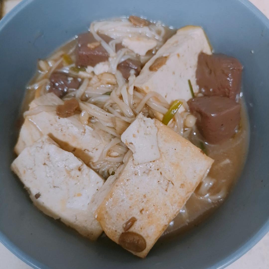 秋季，老少皆宜的鸭血豆腐煲