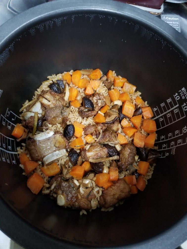 喷香排骨焖饭（爆好吃）