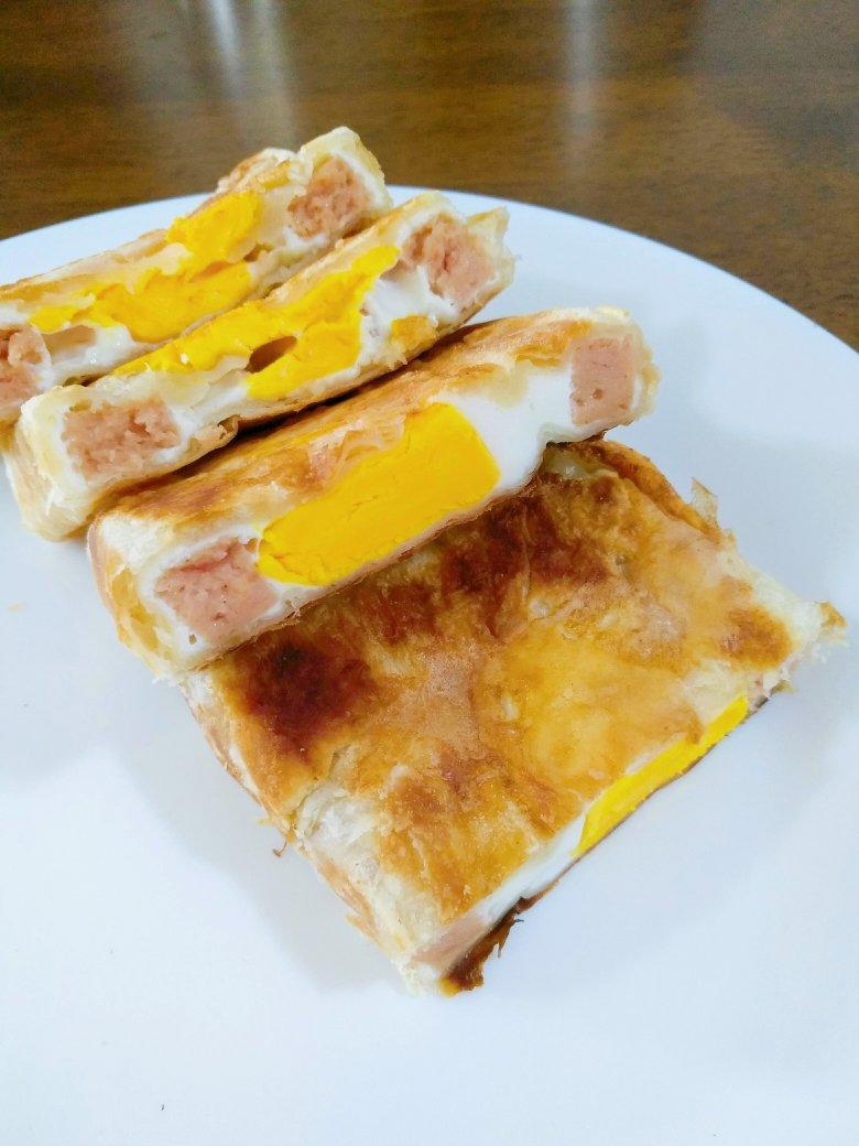 午餐肉鸡蛋酥饼