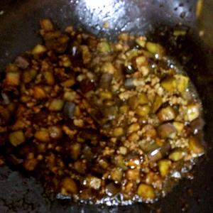 茄子土豆肉末打卤面的做法 步骤6