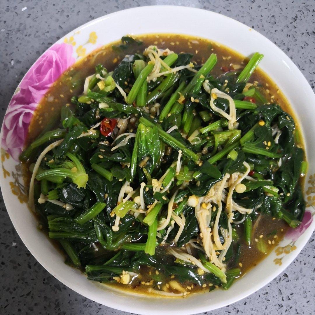 解馋减脂餐！酸辣开胃又下饭的菠菜拌金针菇
