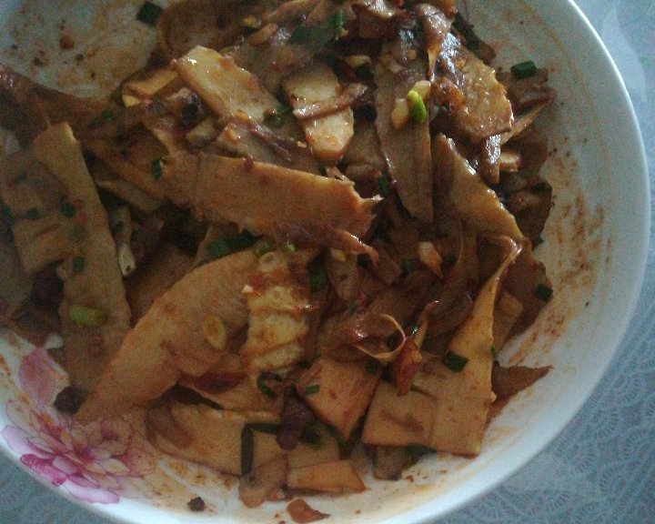 春季竹笋炒肉的做法