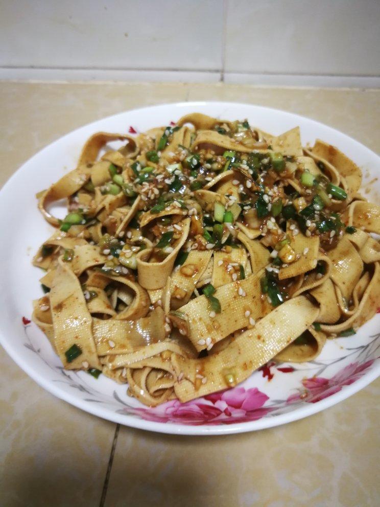 比辣条好吃百倍香辣孜然豆皮