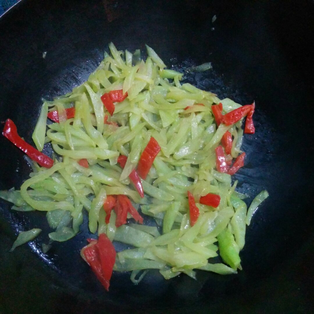 清炒莴笋